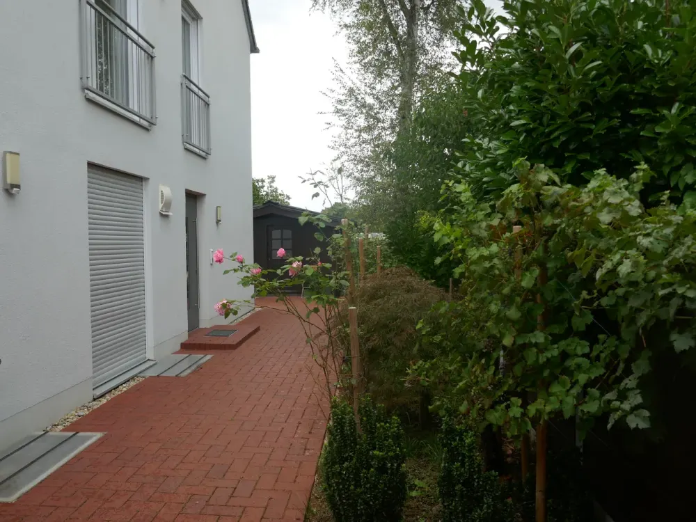 Moderne 2 - Zimmer Wohnung mit Balkon im DG in Gröbenzell