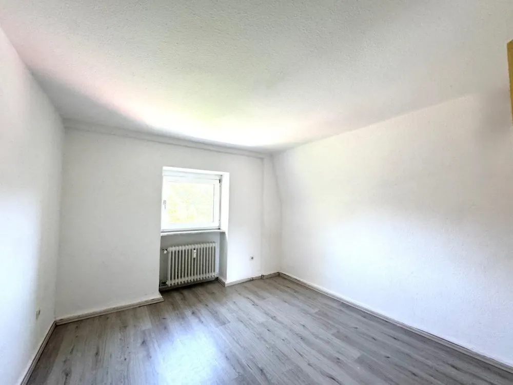 Wohnglück sucht neue Mieter! Großzügige Dachgeschosswohnung absofort verfügbar.
