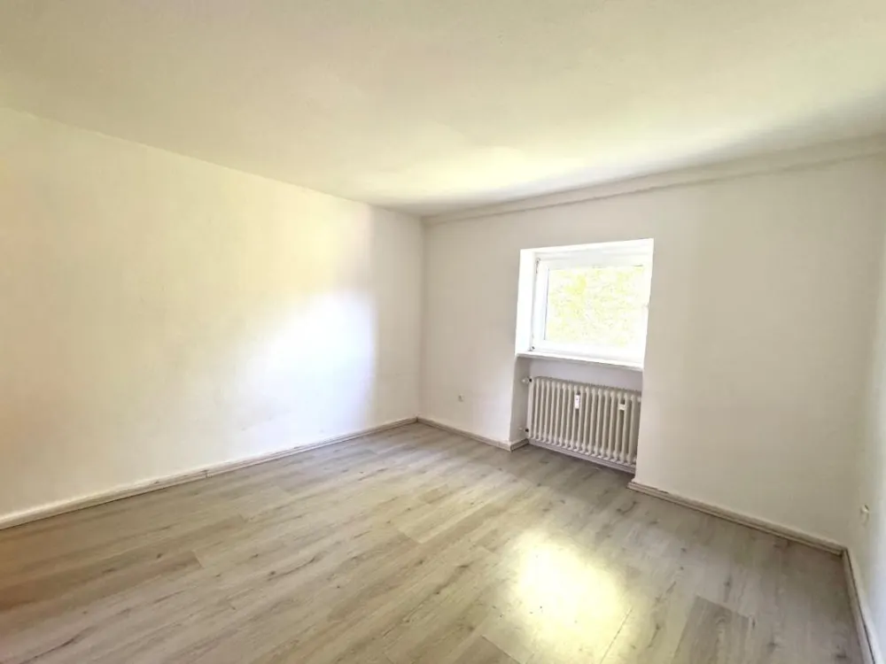 Wohnglück sucht neue Mieter! Großzügige Dachgeschosswohnung absofort verfügbar.