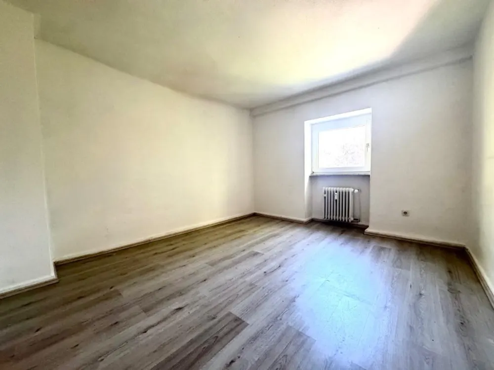 Wohnglück sucht neue Mieter! Großzügige Dachgeschosswohnung absofort verfügbar.