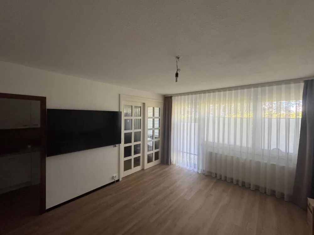 Traumhafte 2-Zi-Wohnung mit eigenem Garten, EBK in MHH-Nähe