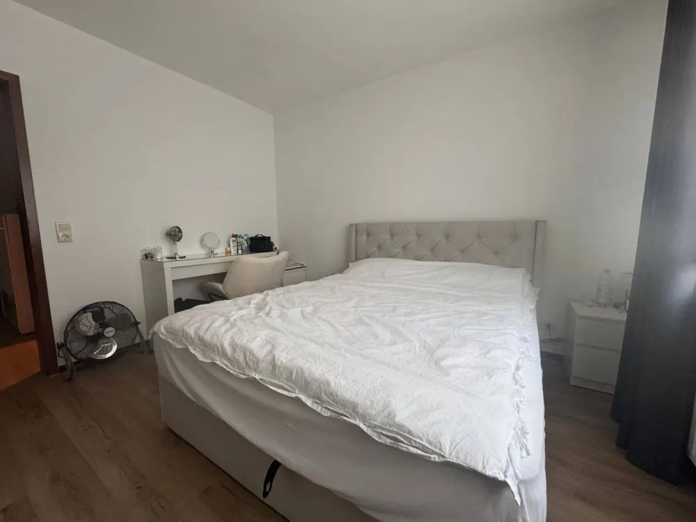 Traumhafte 2-Zi-Wohnung mit eigenem Garten, EBK in MHH-Nähe