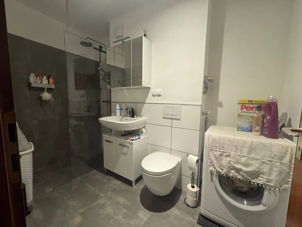 Traumhafte 2-Zi-Wohnung mit eigenem Garten, EBK in MHH-Nähe
