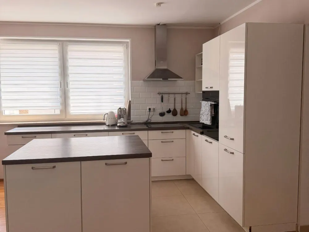 Moderne, ruhige 3-Zi Wohnung in idyllischer Hofreite, moderne EBK
