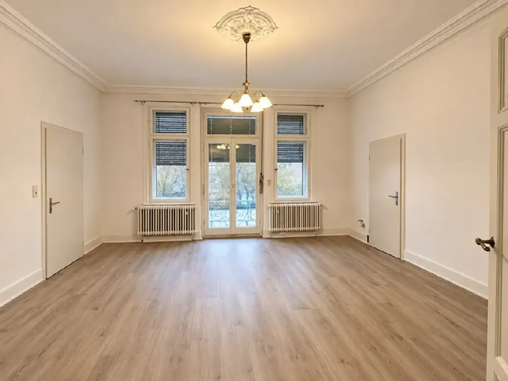 IN WUNDERSCHÖNER ALTSTADTVILLA: 5 STUDENTENZIMMER - ZENTRUM RV