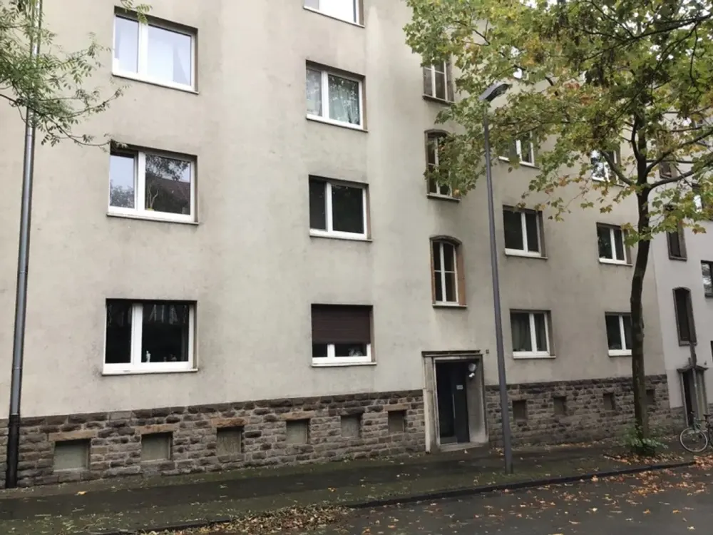 großzügige, stadtnahe 2-Zimmer-Wohnung mit Balkon