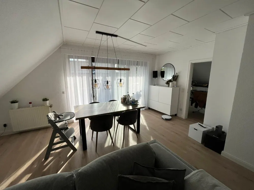 Helle renovierte 4-Zimmer-Wohnung mit Südausrichtung und Loggia
