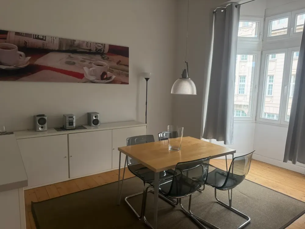Möblierte Altbauwohnung in der Innenstadt