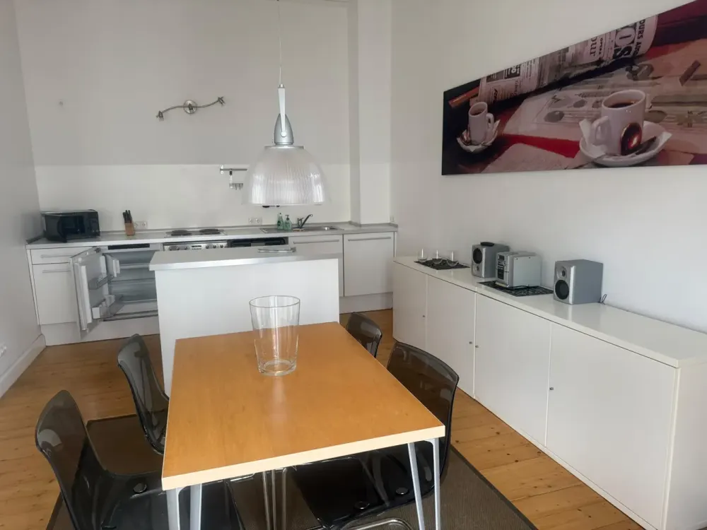 Möblierte Altbauwohnung in der Innenstadt