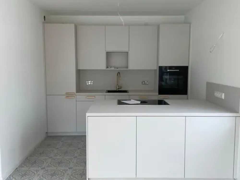 Beautiful, bright & modern 2-room apartment with balcony