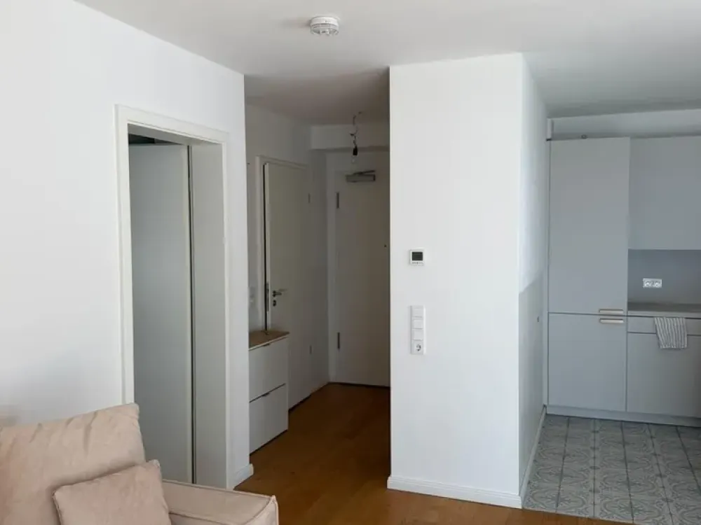 Beautiful, bright & modern 2-room apartment with balcony