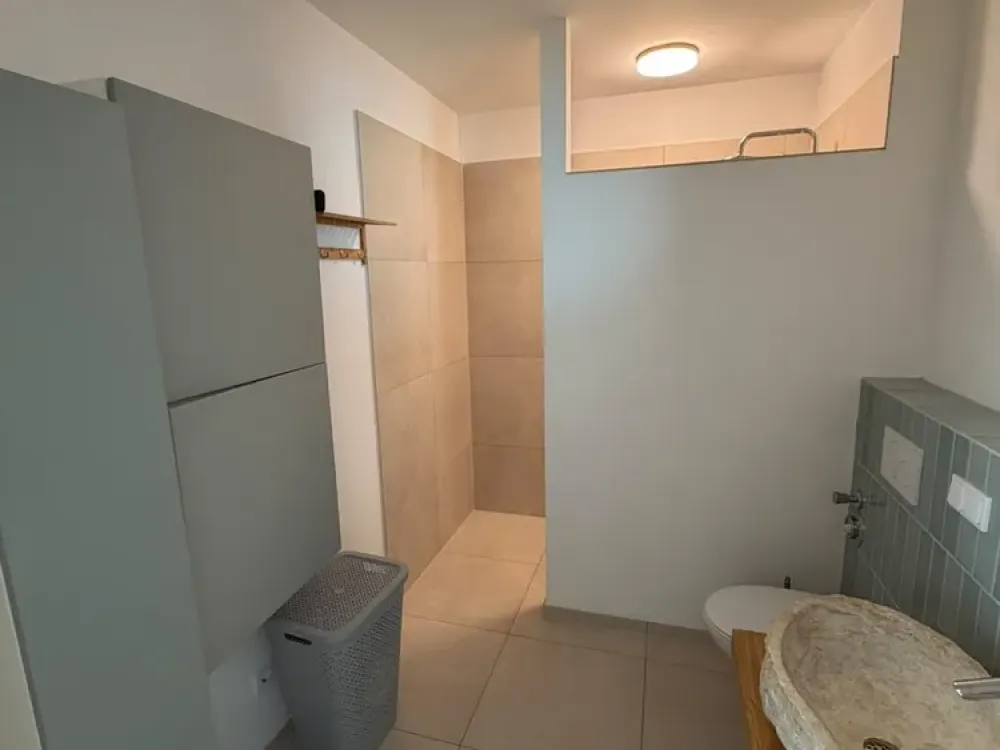 Beautiful, bright & modern 2-room apartment with balcony