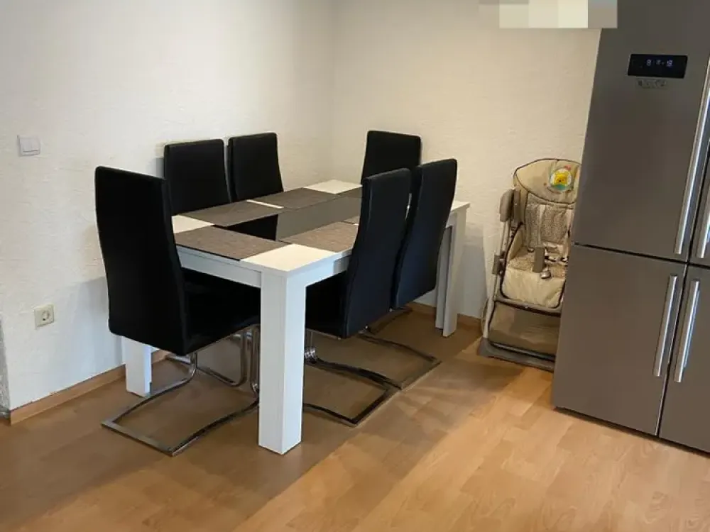 ruhige, helle 3,5 Zimmer Wohnung mit Balkon max 3 Personen !!!