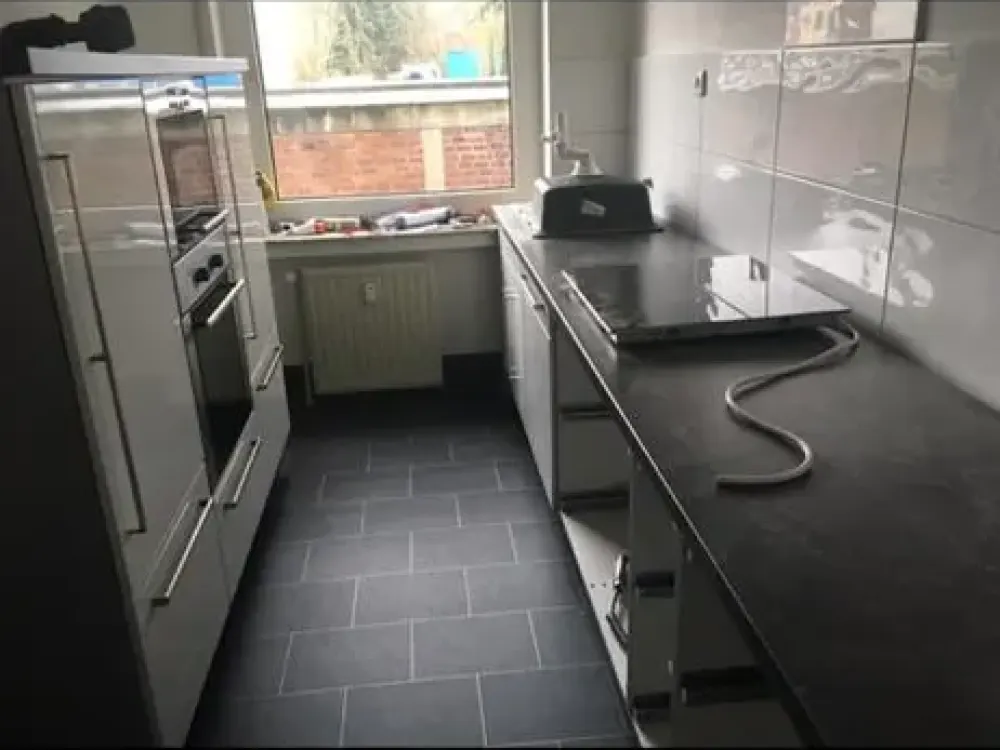 ruhige, helle 3,5 Zimmer Wohnung mit Balkon max 3 Personen !!!