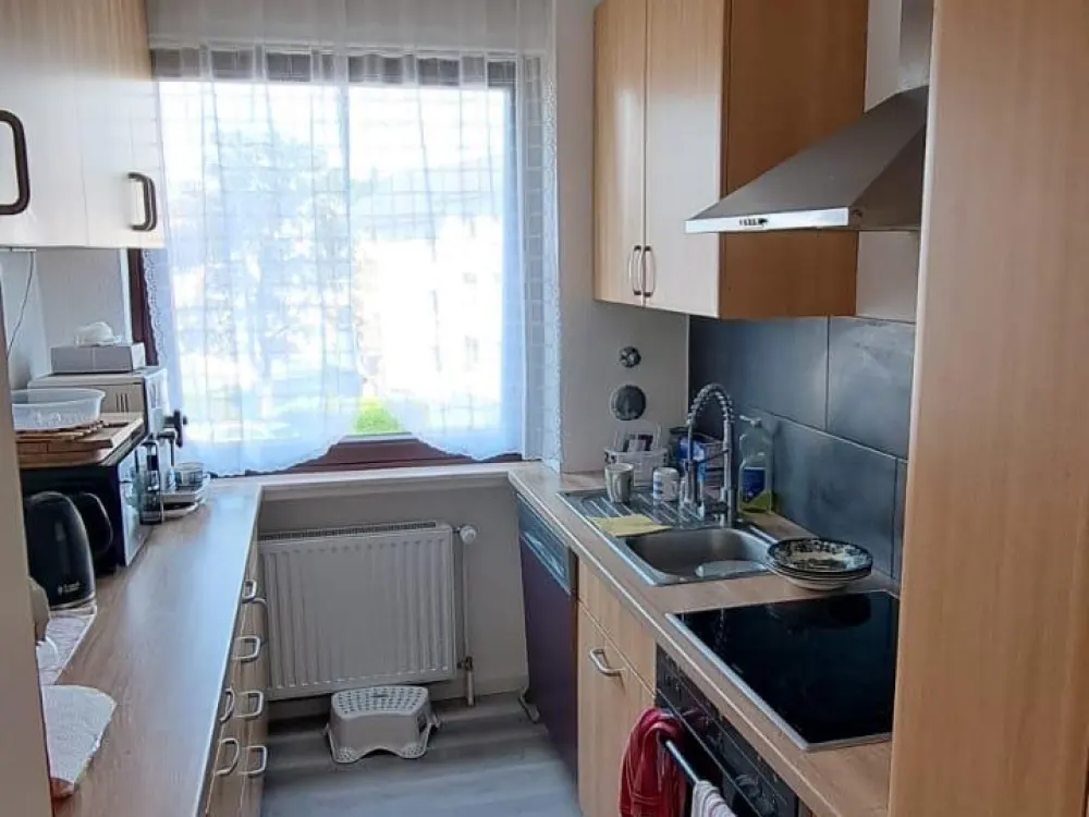 Like New & Renovated: Stylish Apartment with Fitted Kitchen & New Bathroom