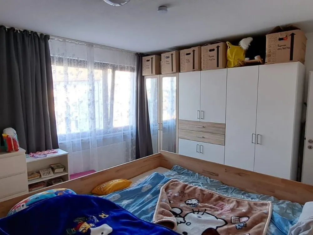 Like New & Renovated: Stylish Apartment with Fitted Kitchen & New Bathroom