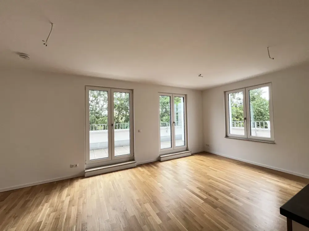 * GROSSARTIGE* 2-Zimmer-Dachgeschosswohnung mit Terrasse