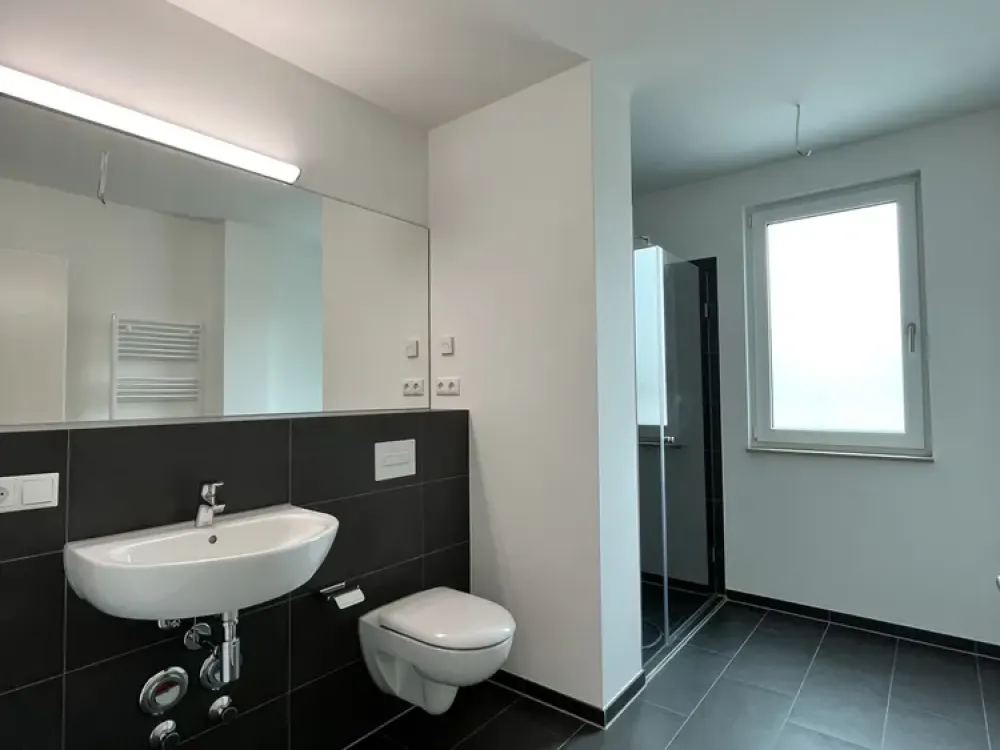 * GROSSARTIGE* 2-Zimmer-Dachgeschosswohnung mit Terrasse