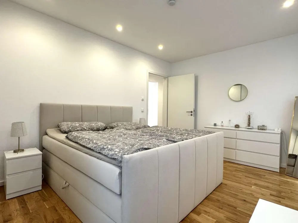 RUDNICK bietet exklusives PENTHOUSE in einzigartiger & ruhiger Feldrandlage