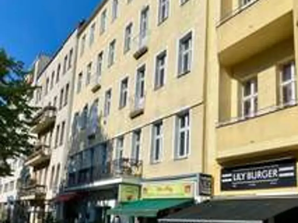 Möblierte 1 Zimmerwohnung im 4.OG eines Charlottenburger Stuckaltbau