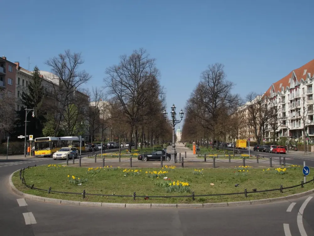 Möblierte 1 Zimmerwohnung im 4.OG eines Charlottenburger Stuckaltbau