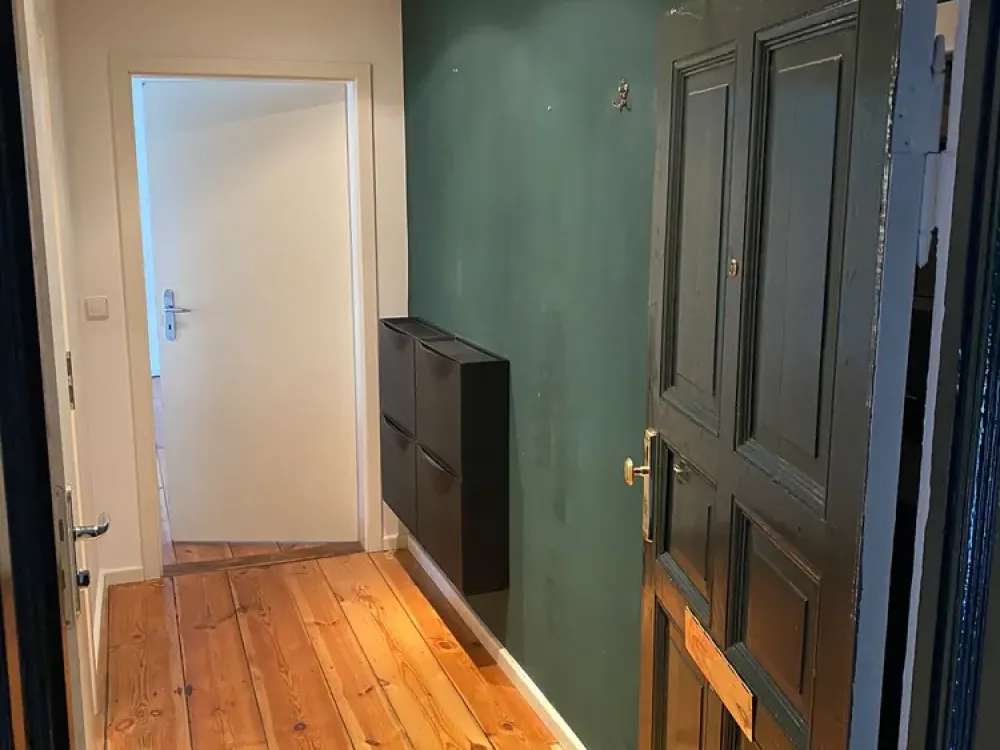 Möblierte 1 Zimmerwohnung im 4.OG eines Charlottenburger Stuckaltbau