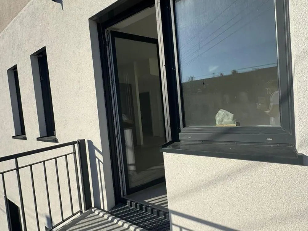 Lichtdurchflutete, moderne 3-Zi-Wohnung mit EBK, Balkon und Gäste-WC - Energieeffizienzklasse A+