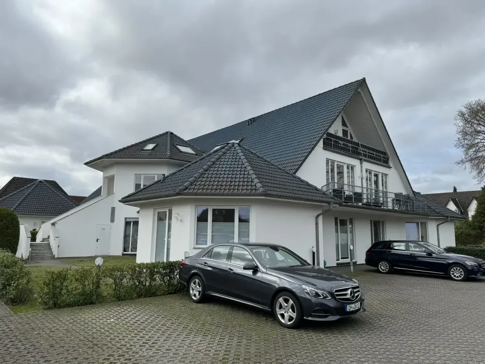 Schöne 3-Zi.-Dachgeschoss Wohnung mit EBK, Balkon und Stellplatz in Weyhe
