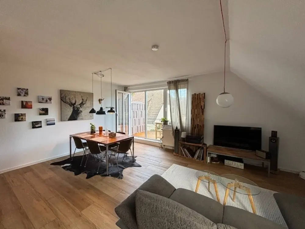 Schöne 3-Zi.-Dachgeschoss Wohnung mit EBK, Balkon und Stellplatz in Weyhe