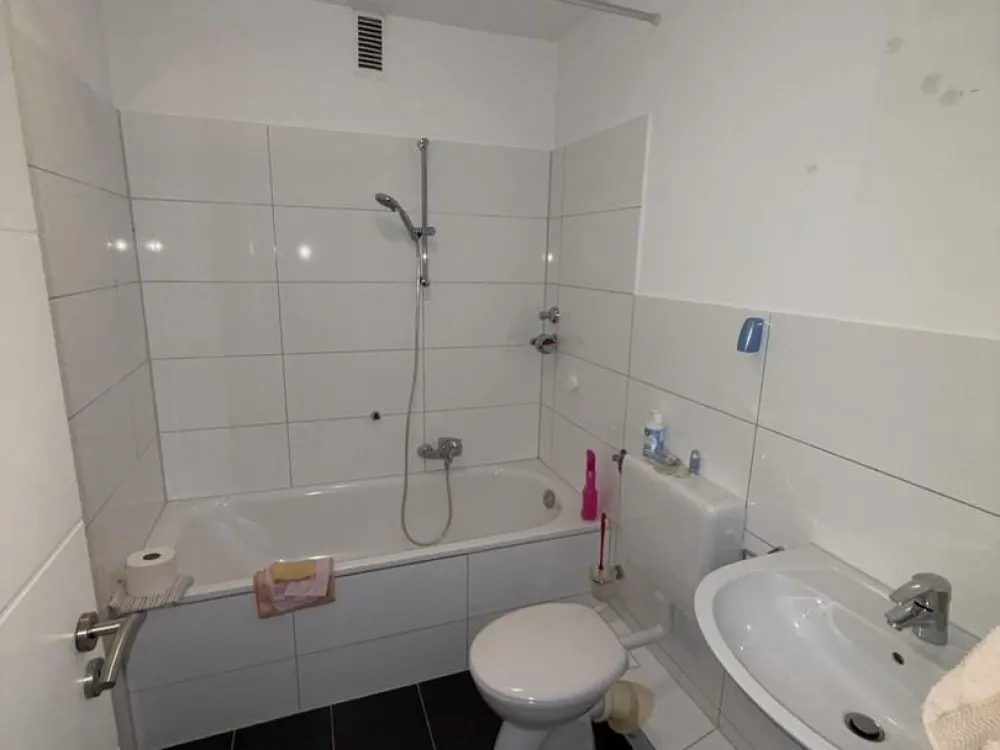 2-Zimmer-Wohnung (63m²) mit Balkon und guter Verkehrsanbindung