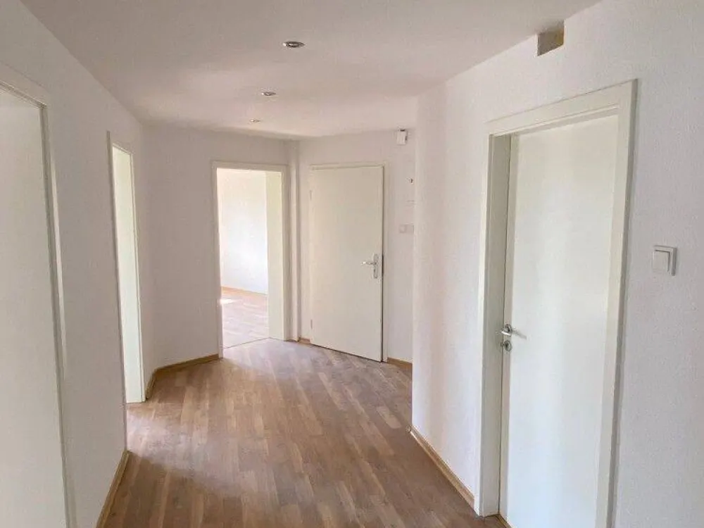 Helle renovierte 4-ZKB Wohnung in verkehrsgünstiger Lage