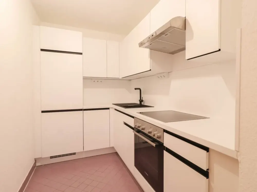 Basement Apartment with Sunny Terrace - Furnished