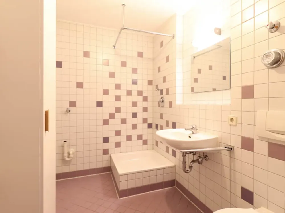 Basement Apartment with Sunny Terrace - Furnished