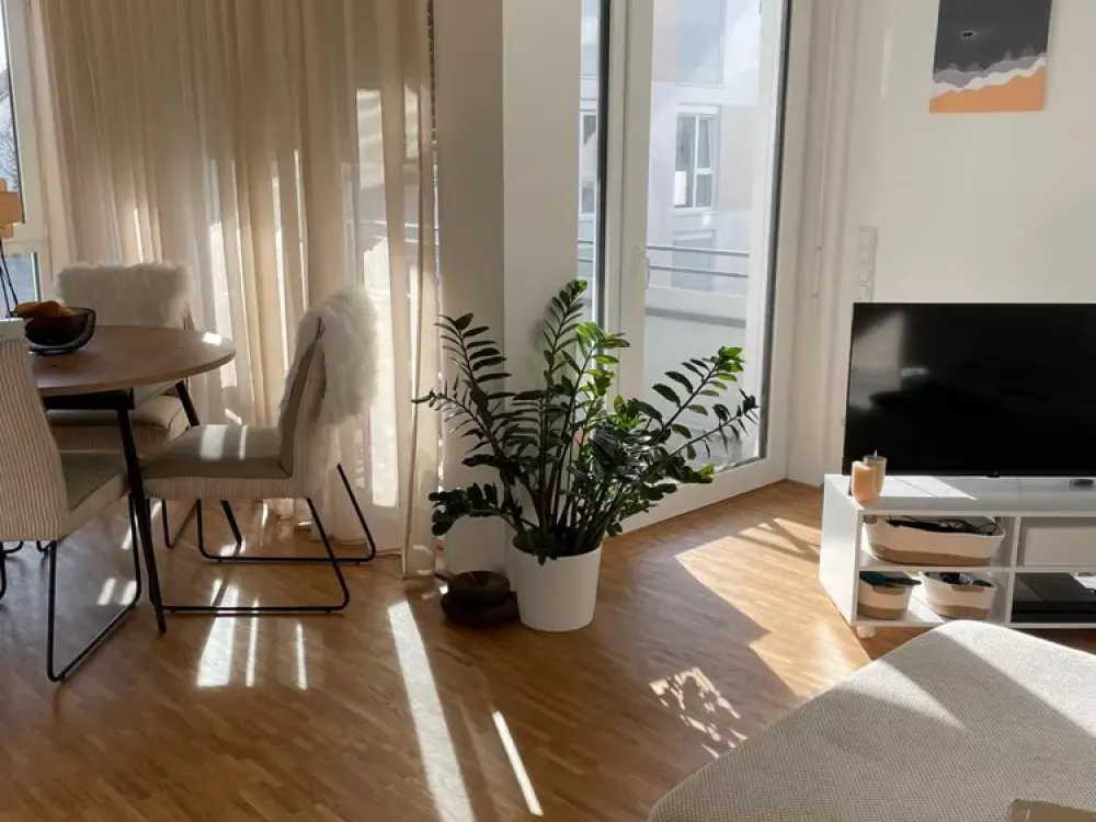 New Tenant Wanted: Bright 2-Room Apartment with Balcony on the 1st Floor
