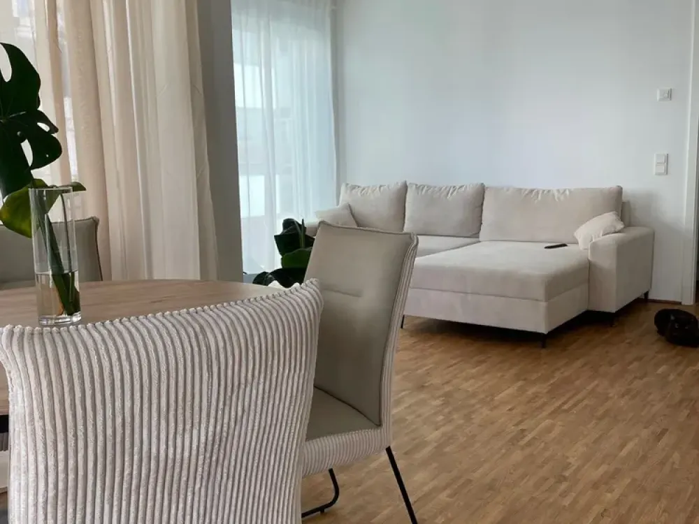 New Tenant Wanted: Bright 2-Room Apartment with Balcony on the 1st Floor