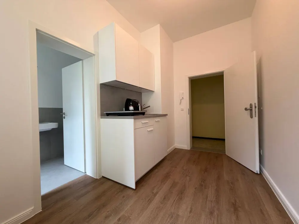 Frisch saniertes Studio im EG; zentral in Moabit - inkl. Einbauküche