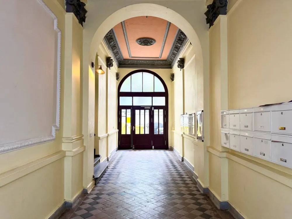 Frisch saniertes Studio im EG; zentral in Moabit - inkl. Einbauküche