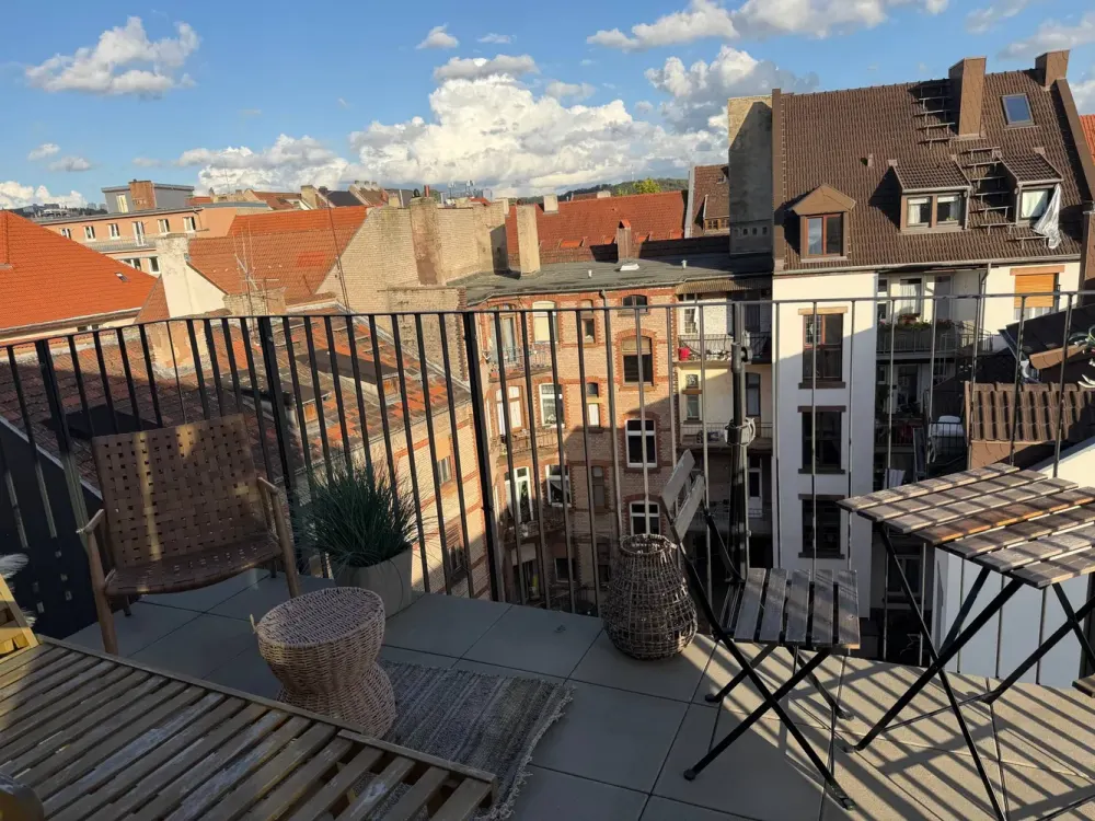 Living with a Feel-Good Factor: Bright 3-Room Apartment with Balcony and Fitted Kitchen