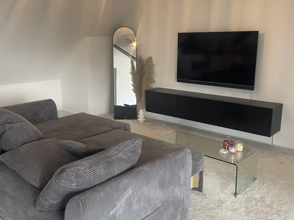 1-Zimmer Dachgeschoss Apartement mit Balkon