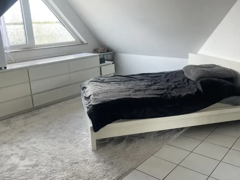 1-Zimmer Dachgeschoss Apartement mit Balkon