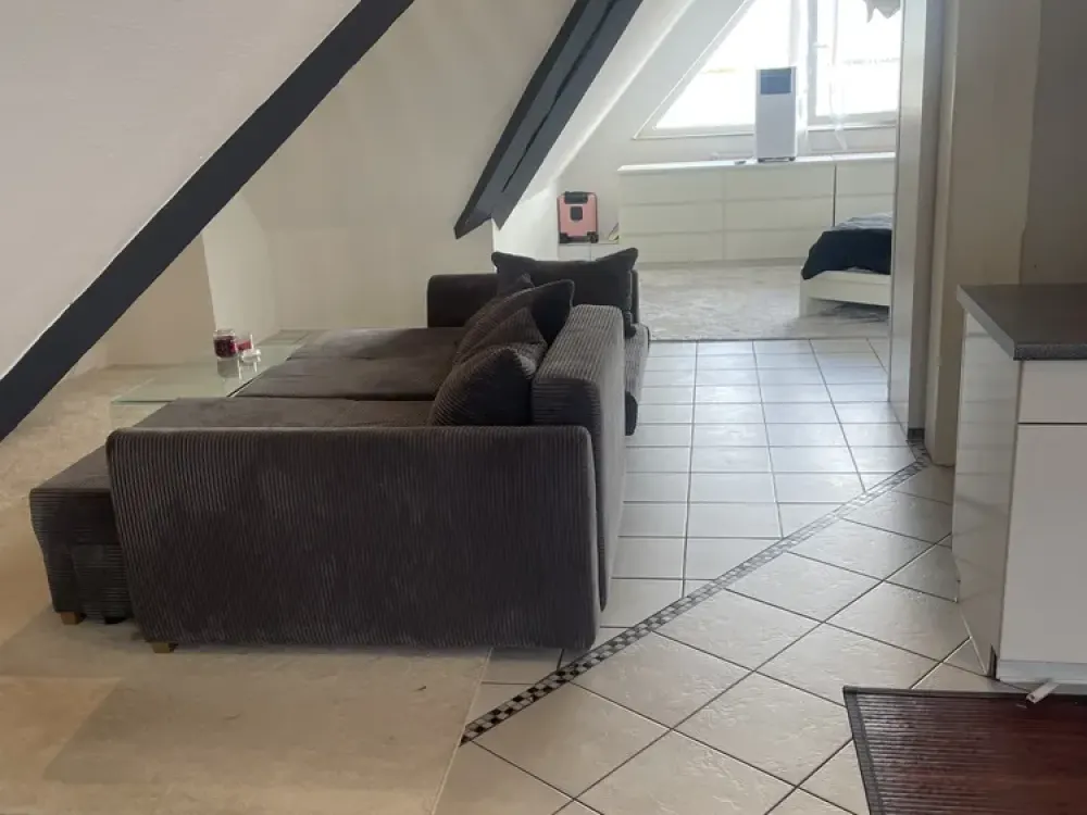 1-Zimmer Dachgeschoss Apartement mit Balkon