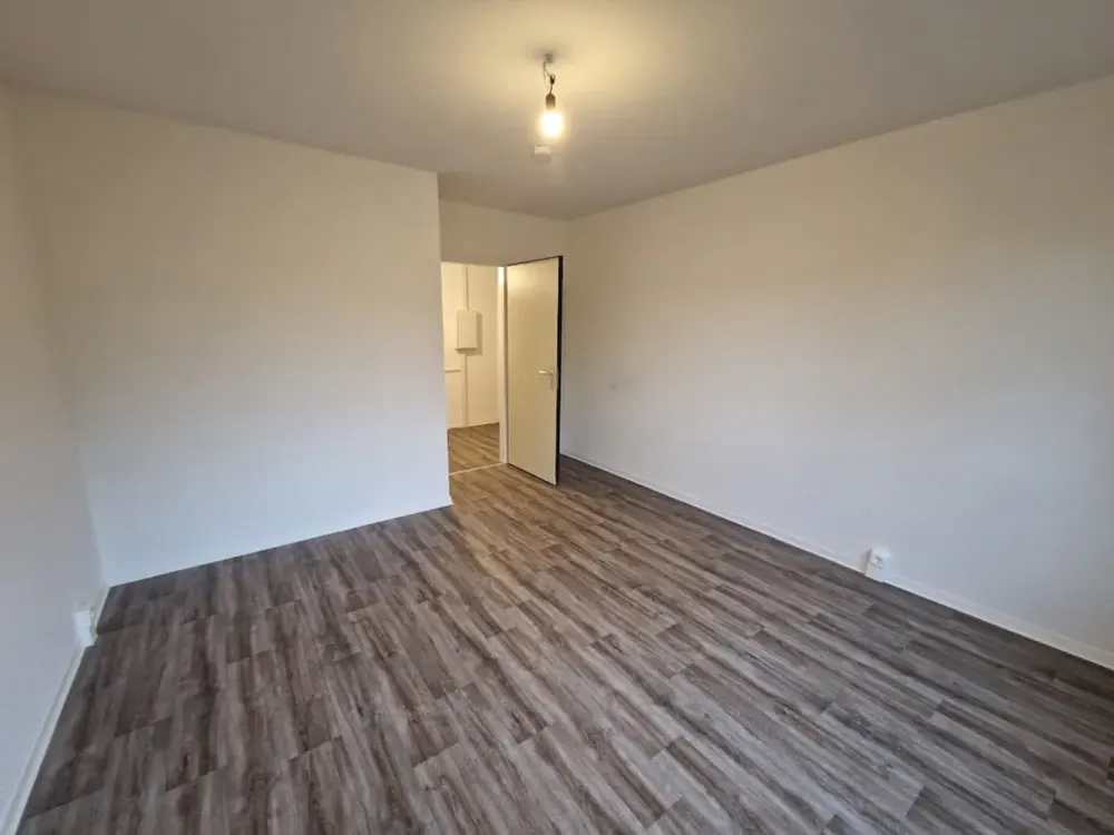 Ab 01.11. frei - mein neues Reich - 2-Zimmer-Wohnung mit Wasserblick in Siemensstadt!