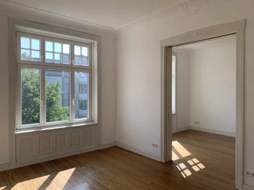 Helle, gut geschnitten 4,5-Zimmer-Wohnung mit Balkon und EBK zwischen Stadtpark und Alster