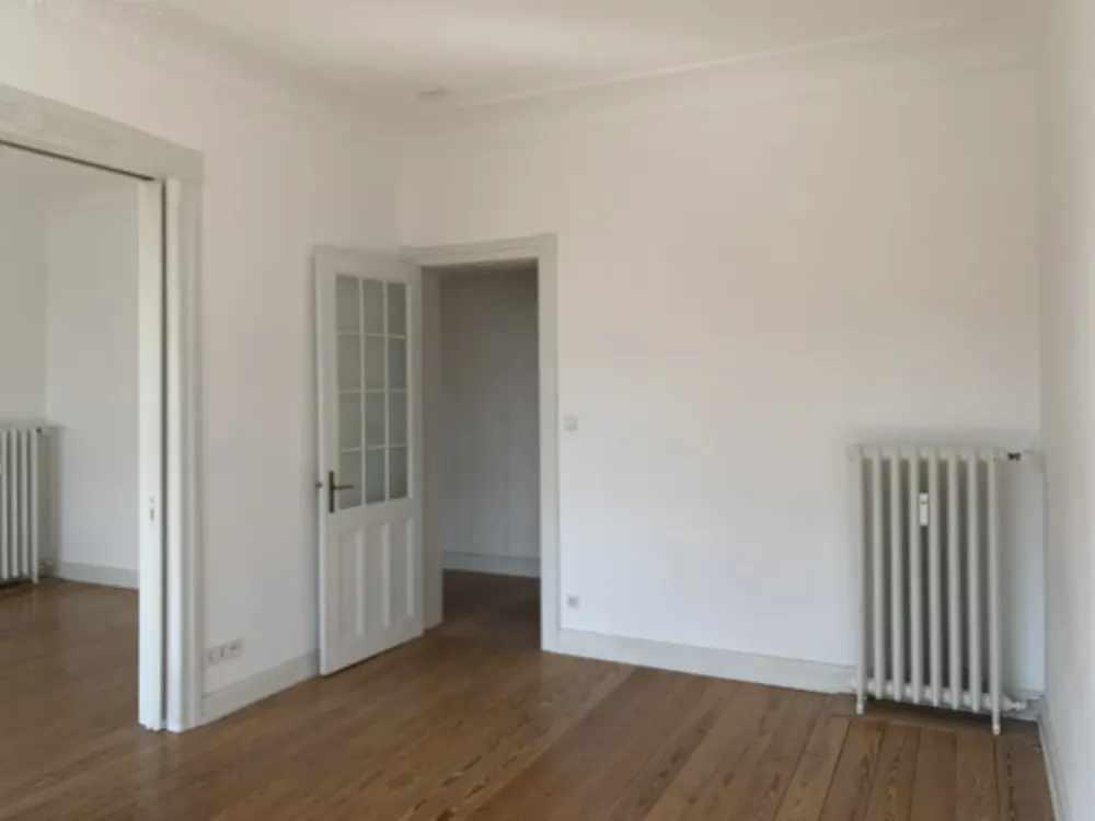 Helle, gut geschnitten 4,5-Zimmer-Wohnung mit Balkon und EBK zwischen Stadtpark und Alster