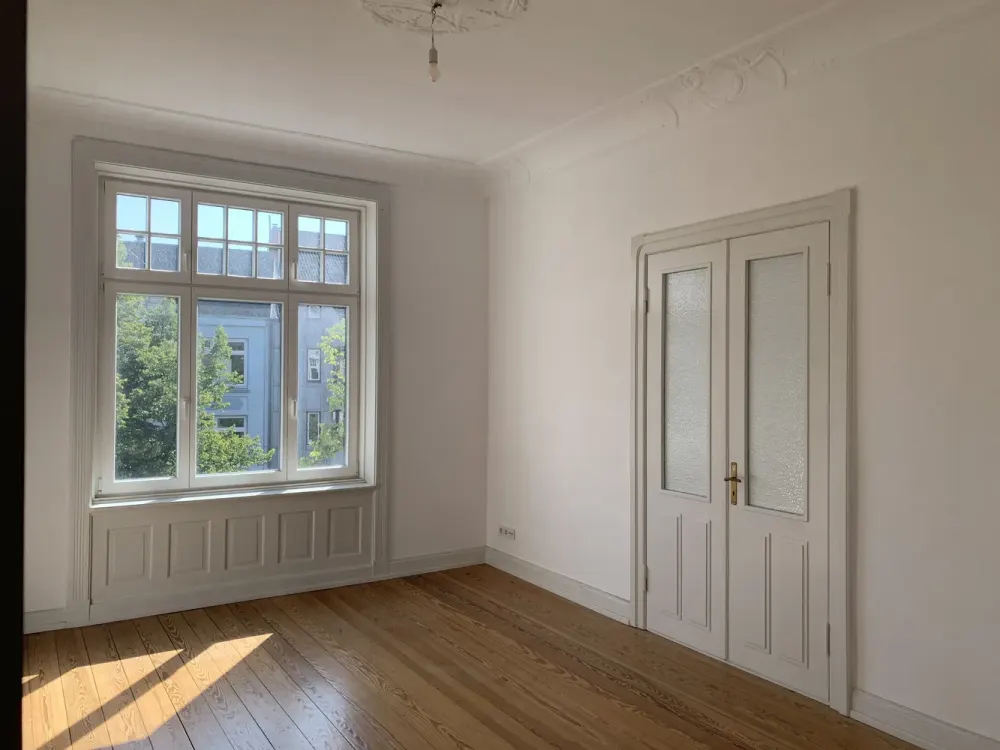 Helle, gut geschnitten 4,5-Zimmer-Wohnung mit Balkon und EBK zwischen Stadtpark und Alster