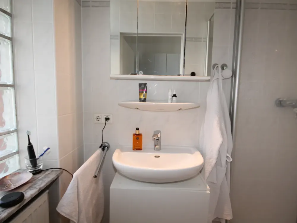 Suuupergünstig+hell+ruhig im Altbau mit Balkon+Parkett+Einbauküche nähe Berger Straße+Zoo+EZB