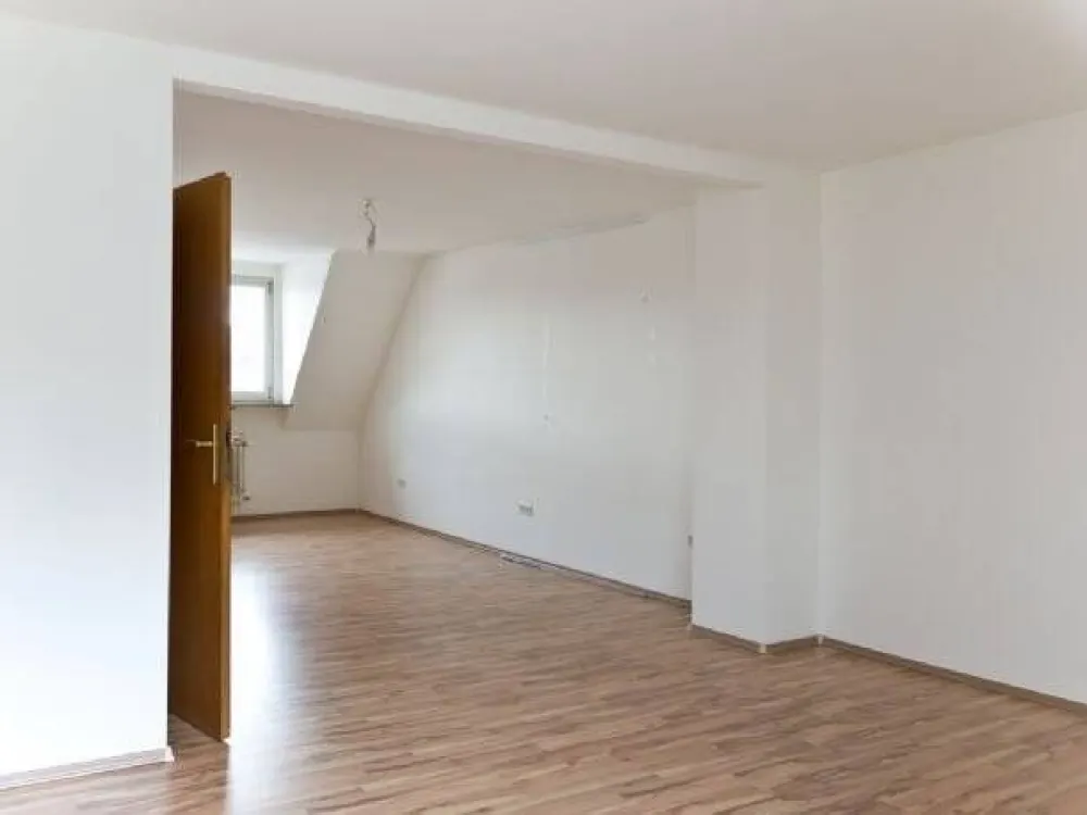 Gepflegte Etagenwohnung mit grandiosem Ausblick und ausbaufähigem Dachboden