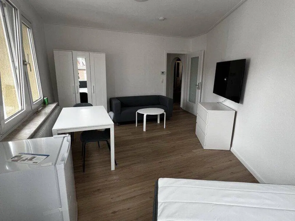 Neu renovierte 3 er WG in Stuttgart Ost 3.OG rechts
