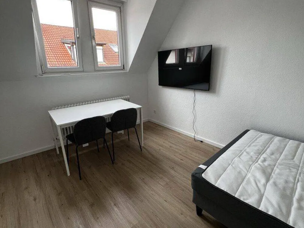 Neu renovierte 3 er WG in Stuttgart Ost 3.OG rechts