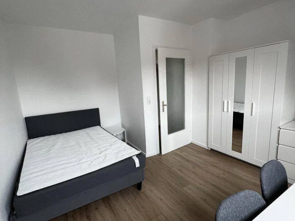 Neu renovierte 3 er WG in Stuttgart Ost 3.OG rechts